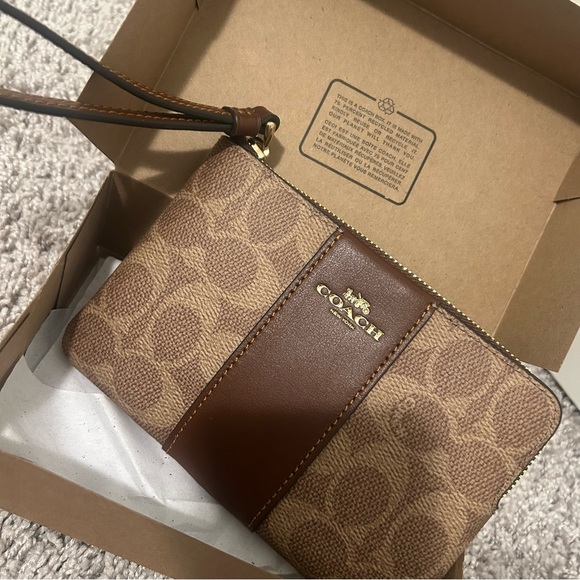 Coach Wristlet - Picture 2 of 7